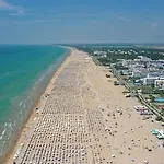 With Garden And Barbecue 250m From The Sea Apartman