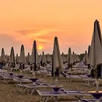 With Garden And Barbecue 250m From The Sea 比比翁