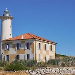 With Garden And Barbecue 250m From The Sea Apartman