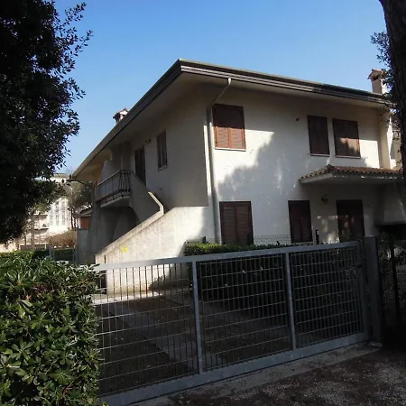 With Garden And Bbq At 250 M From The Sea * Bibione