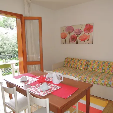 Apartment With Garden And Barbeque 250m From The Sea