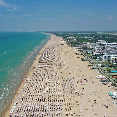 With Garden And Bbq At 250 M From The Sea * Bibione
