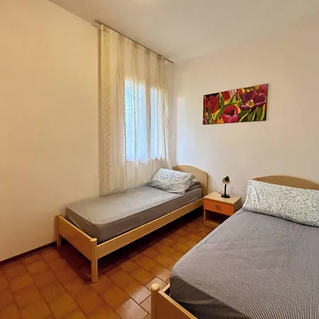 Apartman With Garden And Bbq At 250 M From The Sea