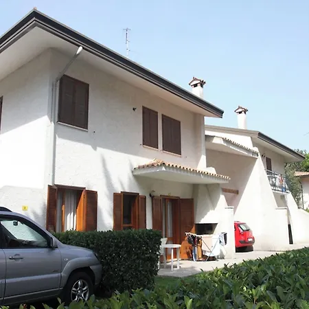 Apartman With Garden And Bbq At 250 M From The Sea