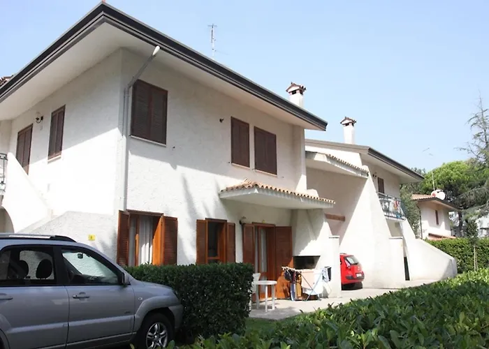 With Garden And Barbecue 250m From The Sea *