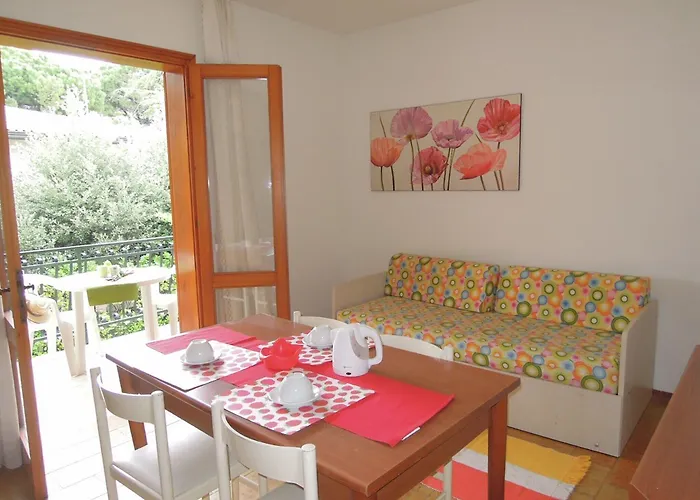 아파트 With Garden And Barbecue 250m From The Sea